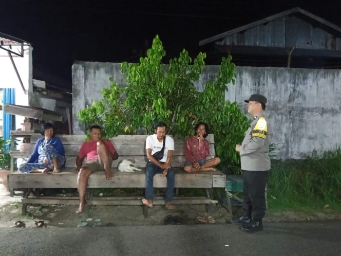 
					Patroli Rawan Malam Rutin Dilaksanakan Oleh Polsek Kapuas Hilir Guna Ciptakan Harkamtibmas Tetap kondusif  Di masyarakat