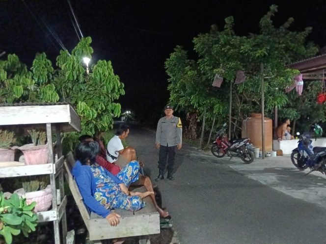 
					Patroli Rawan Malam Rutin Dilaksanakan Oleh Polsek Kapuas Hilir Guna Ciptakan Harkamtibmas Tetap kondusif  Di masyarakat