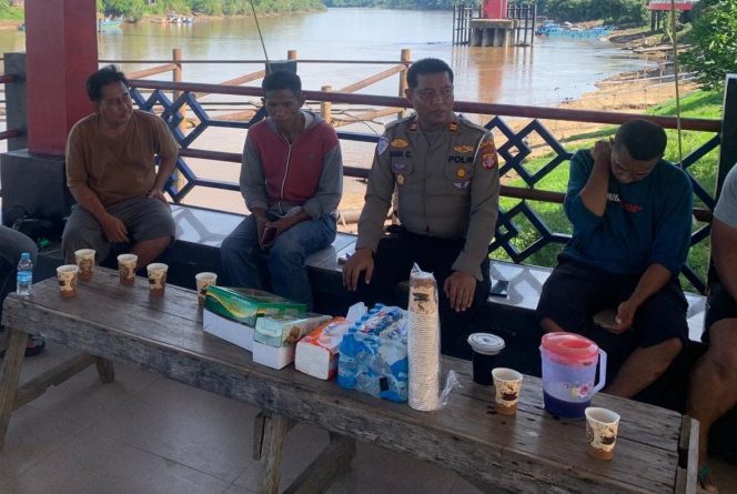 
					Polantas Menyapa, Kasat Lantas Murung Raya Edukasi Masyarakat Dengan Pendekatan Humanis