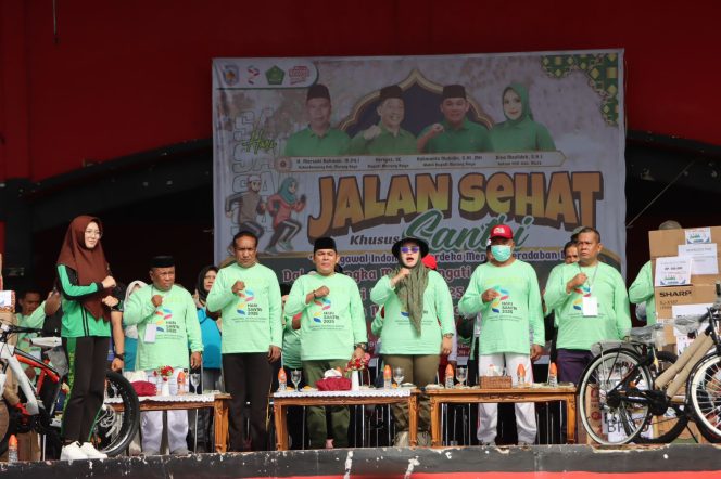 
					Peringati Hari Santri Nasional Tahun 2025, Kapolres Hadiri Acara Jalan Sehat Di Murung Raya
