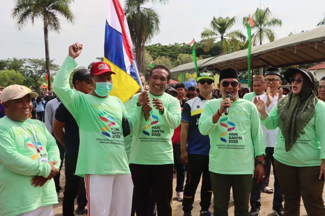 
					Kapolres Murung Raya Ikuti Jalan Sehat Peringati Hari Santri Nasional Tahun 2025
