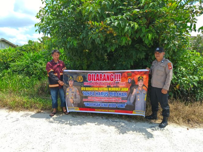 
					Personil Polsek kapuas tengah rutin imbauan larangan  karhutla kepada masyarakat.