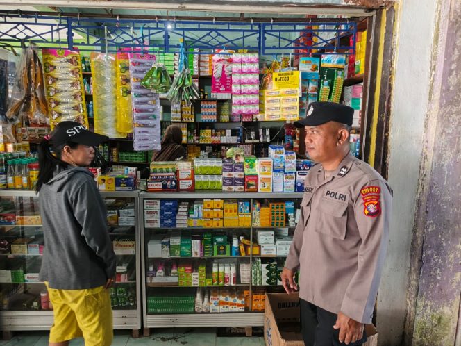
					Piket polsek Kapuas Tengah rutin Patroli ke pasar harian Pujon desa Pujon.