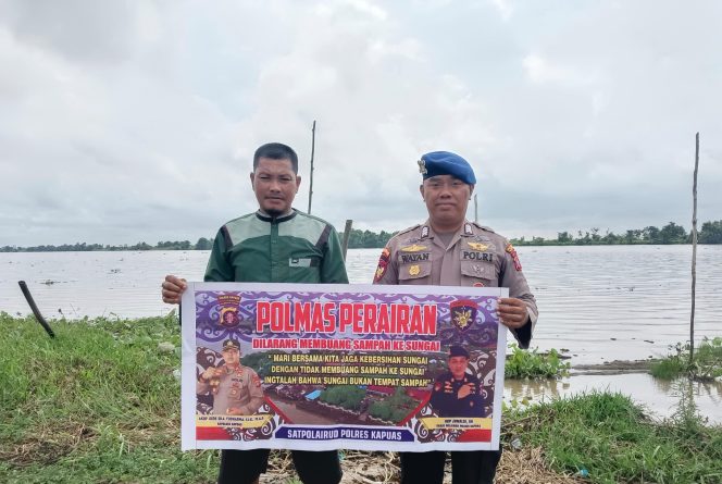 
					Tingkatkan Kesadaran Kebersihan Lingkungan, Satpolairud Imbau Masyarakat Pesisir Untuk Tidak Membuang Sampah Ke Sungai