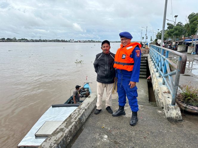 
					Satpolairud Polres Kapuas Cek Kelengkapan Alat Keselamatan kapal yang melintas DAS Kapuas