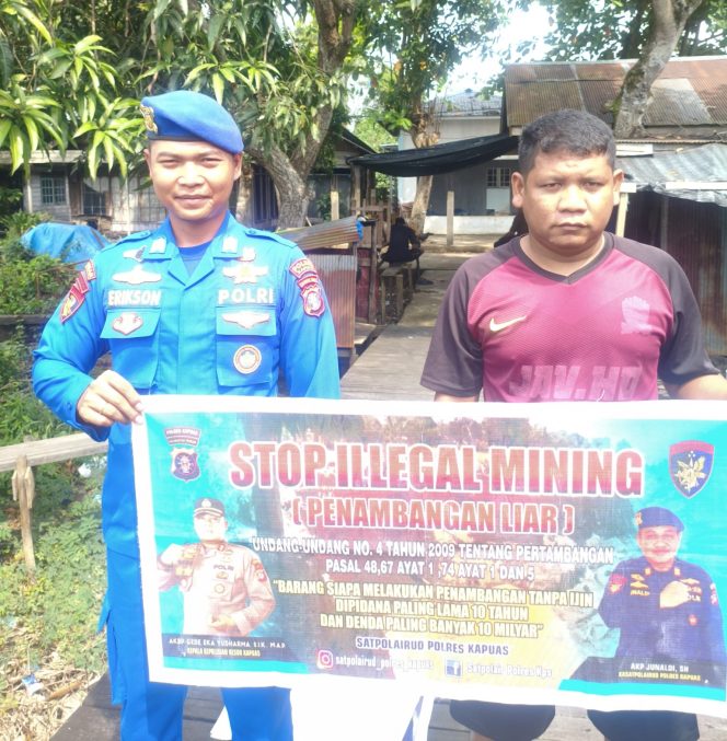 
					Satpolairud Polres Kapuas Laksanakan Patroli Perairan, Beri Imbauan Stop Penambangan Liar Di DAS Kapuas