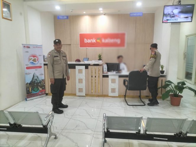 
					Giat Patroli objek vital ke bank BPD dilakukan Piket Polsek Kapuas tengah.