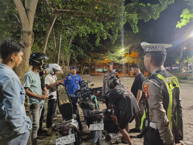 
					Patroli Malam Personel Polres Kapuas Jaga Kamtibmas Tetap Aman dan Kondusif di Sekitar Kota Kuala Kapuas
