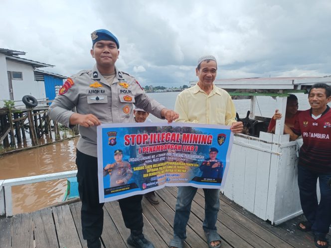 
					Satpolairud Polres Kapuas Laksanakan Patroli Perairan, Beri Imbauan Stop Penambangan Liar Di DAS Kapuas