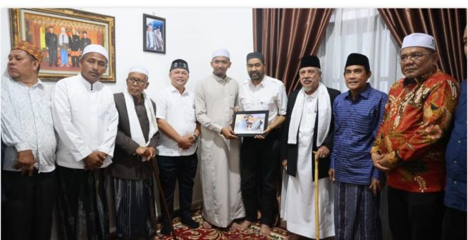 Gubernur Aceh Hadiri Haul Kelima Abu Paloh Gadeng