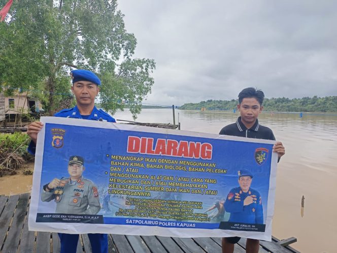 
					Cegah Illegal Fishing, Satpolairud Polres Kapuas Imbau Hal Ini Pada Warga Pesisir DAS Kapuas