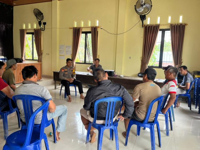 Polres Barito Utara Terus Dekat dengan Warga, Kanit Binmas Polsek Gunung Timang Laksanakan Sambang Dialogis di Desa Kandui
