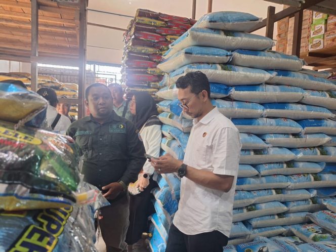 
					Cegah Kelangkaan, Satreskrim Polres Murung Raya Tinjau Langsung Stok Beras di Pasar dan Distributor