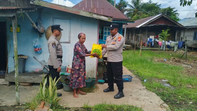 Polsek Kapuas Timur Gelar Kegiatan Bakti Sosial kepada Masyarakat di Wilayah Hukumnya