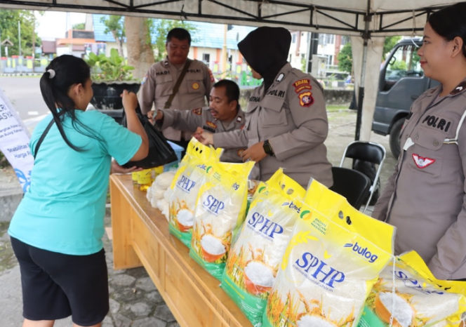 
					Polres Sukamara Bersama Bulog Kobar Gelar Penjualan Beras SPHP Dukung Gerakan Pangan Murah untuk Masyarakat