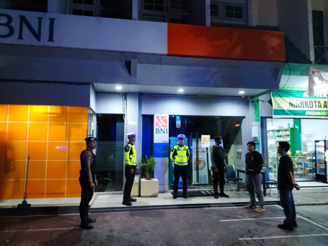 
					Pastikan Transaksi Aman, Polres Sukamara Tingkatkan Patroli Malam di Sekitar ATM Bank BNI