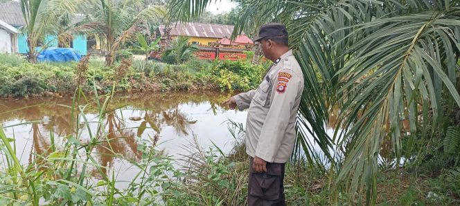 Pengecekan Sumber Air Dalam Penanggulangan Karhutla Oleh Personel Polsek Basarang