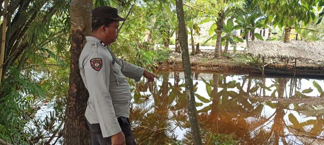 Pengecekan Sumber Air Dalam Penanggulangan Karhutla Oleh Personel Polsek Basarang