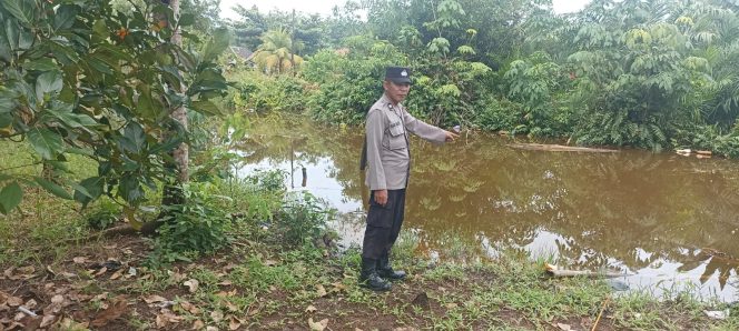 
					Pengecekan Sumber Air Dalam Penanggulangan Karhutla Oleh Personel Polsek Basarang