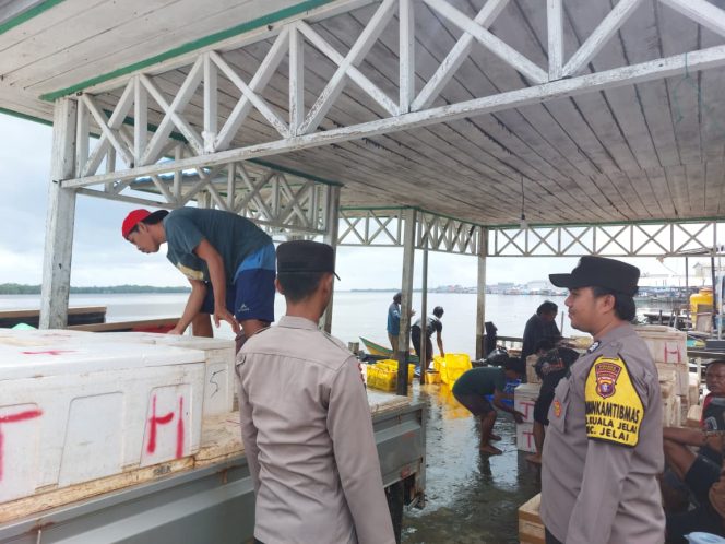 
					“Polsek Jelai Dorong Kepercayaan Warga Pesisir Melalui Patroli Rutin di Dermaga Jelai yang Jaga Keamanan Nelayan”