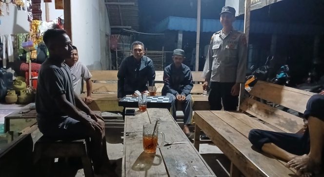 
					ANGGOTA POLSEK PULAU PETAK LAKSANAKAN PATROLI MALAM, GUNA MEWUJUDKAN KAMTIBMAS KONDUSIF DI WILAYAH KECAMATAN PULAU PETAK