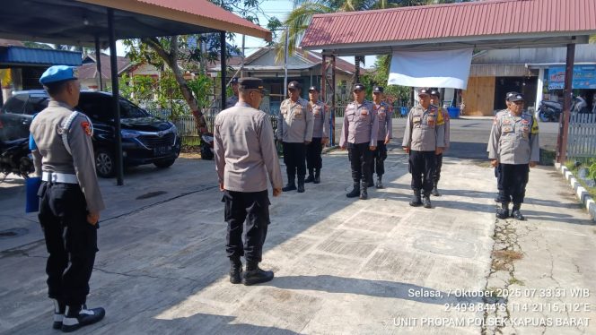 
					Apel Pagi Personel Polsek Kapuas Barat: Penekanan Disiplin dan Tertib Administrasi Jelang Akhir Tahun