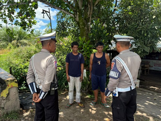 
					Polantas  Menyapa Sat Lantas Polres Kotim ajak Masyarakat Di Sampit untuk Tertib lalu lintas.