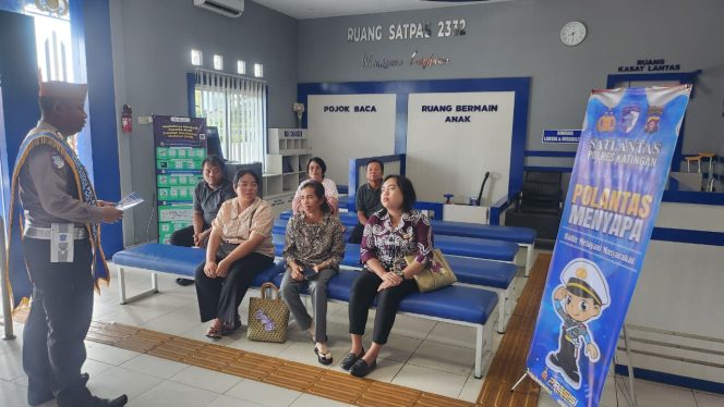
					Polantas Menyapa, Satlantas Polres Katingan Edukasi Masyarakat di Kantor Samsat dan Satpas 2332