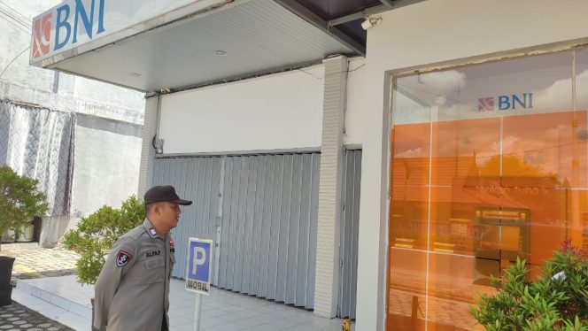 
					Jaga Keamanan Wilayah, Polsek Kahut Rutin Patroli dan Sambang Warga