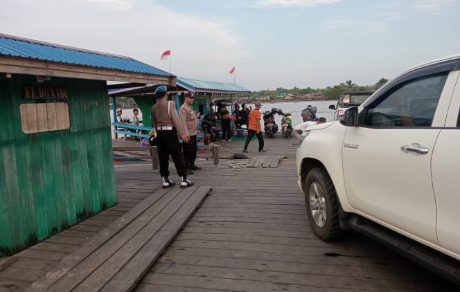 
					Ciptakan Situasi Kondusif, Polsek Kapuas Barat Patroli Ke Ferri Penyebrangan Mandomai