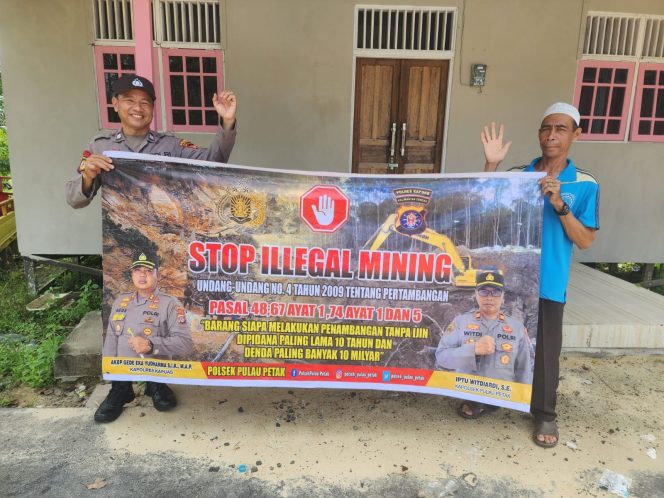 
					PERSONEL POLSEK PULAU PETAK LAKSANAKAN SOSIALISASI ILEGAL MINING KE MASYARAKAT GUNA PENCEGAHAN TAMBANG LIAR DI WILAYAH KECAMATAN PULAU PETAK