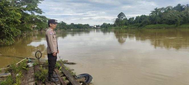 
					Polsek Tewah Siaga Banjir, Pantau Ketat Perubahan Debit Sungai