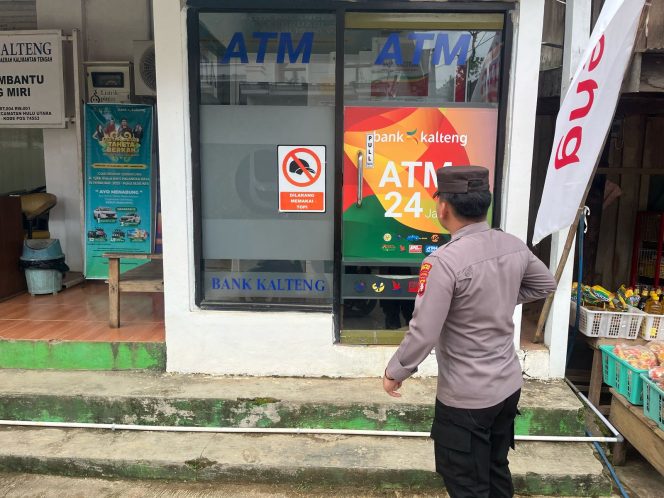 
					Patroli Polsek Kahut: Bentuk Kehadiran Polisi Jaga Keamanan Lingkungan dan Cegah Kriminalitas