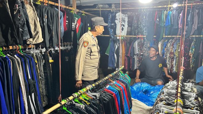 
					Patroli Dialogis di Kawasan Pasar Minggu, Personel Polsek Kapuas Barat Lakukan Himbauan Kamtibmas