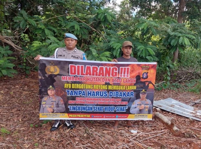 
					DALAM UPAYA PENCEGAHAN KEBARAN HUTAN DAN LAHAN, PERSONEL POLSEK PULAU PETAK SOSIALISASIKAN SANKSI PIDANA PELAKU KARHUTLA KE MASYARAKAT KECAMATAN PULAU PETAK