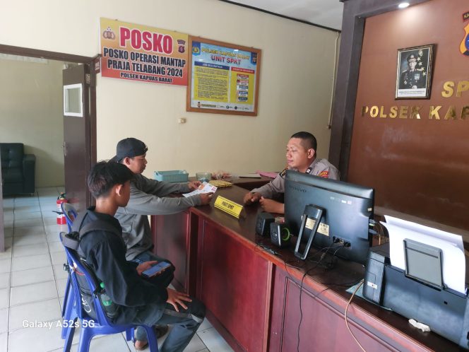 
					Berikan Pelayanan kepada Masyarakat yang ingin Membuat SKCK Di Kantor Polsek Kapuas Barat Barat