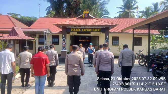 
					Laksanakan Apel Pagi, Personil Polsek Kapuas Barat Guna Memastikan Kesiapan Personil Dalam Menjaga Kamtibmas