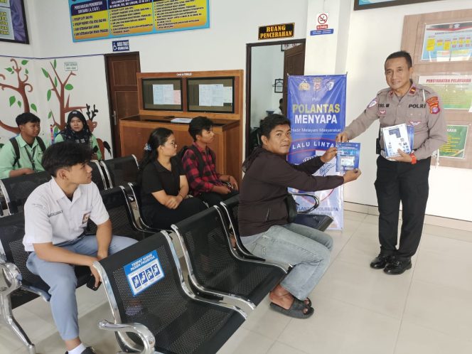 
					Satlantas Polresta Palangka Raya Ajak Peserta Ujian SIM Jadi Pelopor Keselamatan Lewat “Polantas Menyapa”