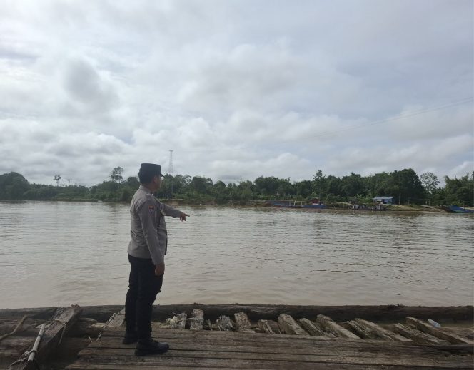 
					Antisipasi Banjir, Kapolres Gumas Perintahkan Jajaran Cek Debit Air Sungai