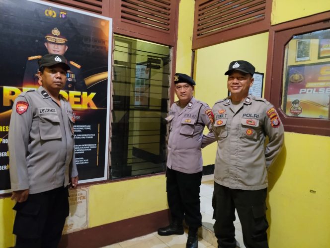 
					POLSEK PULAU PETAK LAKSANAKAN KEGIATAN SIAGA MAKO PADA MALAM HARI GUNA CIPTAKAN SITUASI AMAN