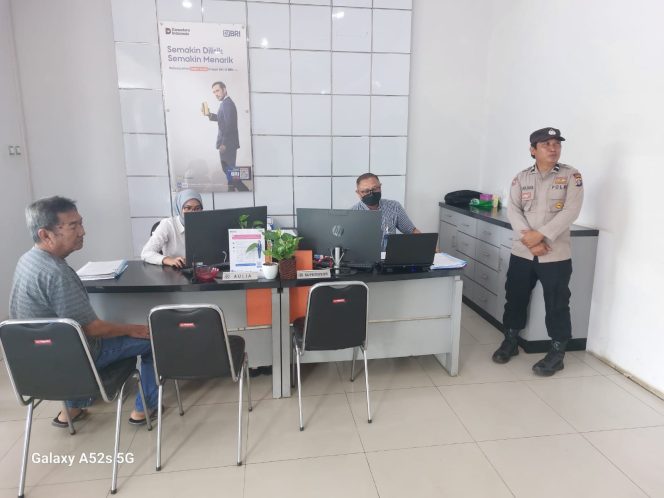
					Antisipasi Gangguan Kamtibmas Di Wilkum Polsek Kapuas barat, Personil Polsek Kapuas Barat Patroli Obyek Vital