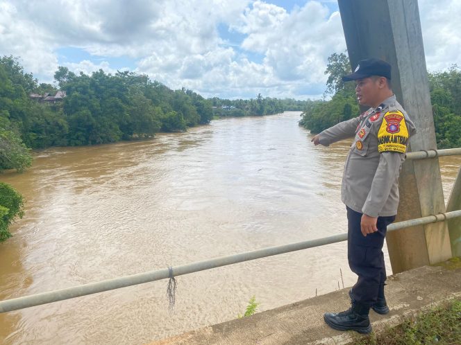 
					Antisipasi Perubahan Debit Air, Polsek Kahut Gunung Mas Siaga Hadapi Potensi Banjir