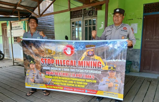 PERSONEL POLSEK PULAU PETAK LAKSANAKAN SOSIALISASI ILEGAL MINING KE MASYARAKAT GUNA PENCEGAHAN TAMBANG LIAR DI WILAYAH KECAMATAN PULAU PETAK