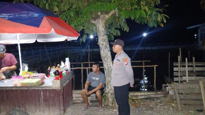 Cegah Kriminalitas Di Malam Hari Anggota Personil Polsek Kapuas Barat Laksanakan Patroli Keamanan