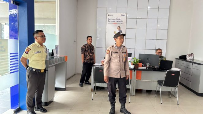Personel Polsek Kapuas Barat melaksanakan kegiatan patroli di sejumlah objek vital dalam rangka menjaga keamanan dan ketertiban masyarakat