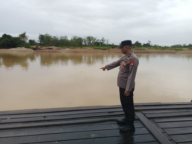 Demi Keselamatan Warga, Polsek Kurun Pantau Debit Air Antisipasi Banjir