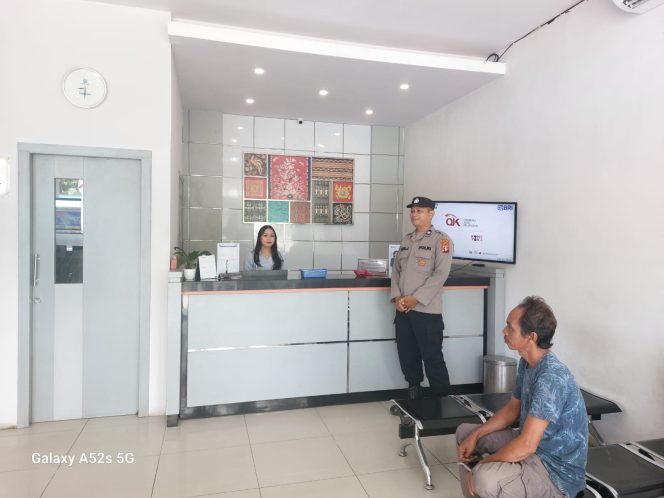 
					Patroli Polsek Kapuas Barat Sasar Bank BRI Unit Mandomai Untuk Meningkatkan Keamaan Dan Mencegah Kriminalitas