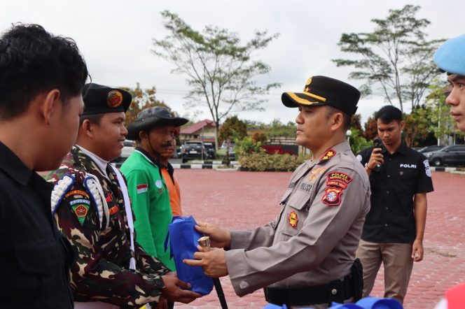 Jaga Kamtibmas, Kapolres Gumas Pimpin Apel Akbar Kebangsaan Bersama Buruh/Pekerja dan Ormas
