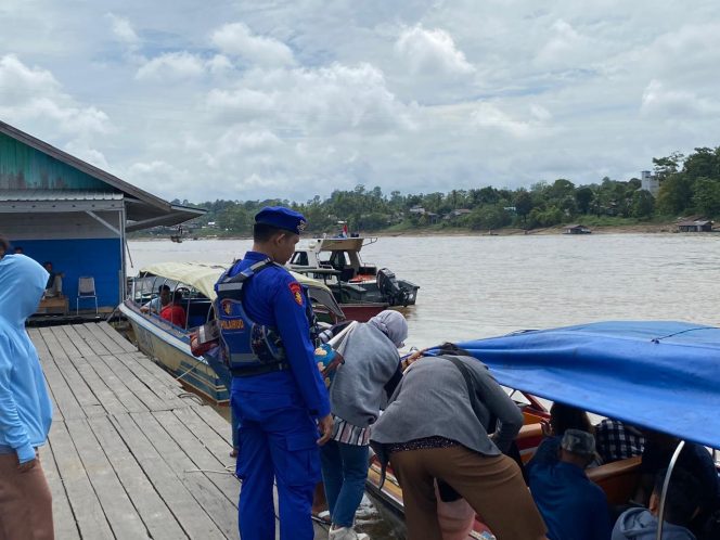 
					Satpolairud Polres Barito Utara Intensifkan Patroli DAS Barito Demi Wujudkan Perairan Aman dan Kondusif