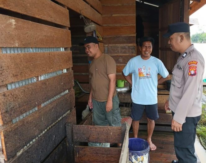 
					Personel Polsek Kapuas Tengah melaksanakan Pengecekan Pekarangan ternak Desa Jangkang
